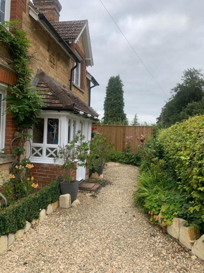 Sunshine Cottage Studley  Exterior foto